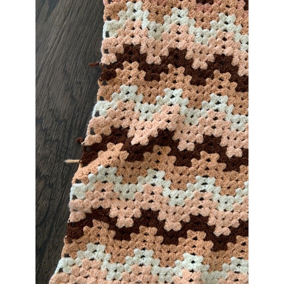 Vintage HANDMADE CROCHETED AFGAN‎ 70" X 55" CHEVRON PATTERN Peach Pink Brown - Picture 5 of 9